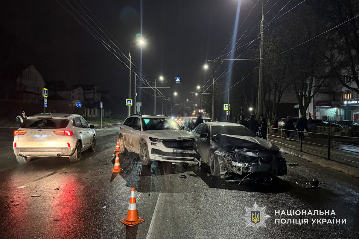 На Дружбі зіткнулися Skoda та BMW: одна водійка отримала травми