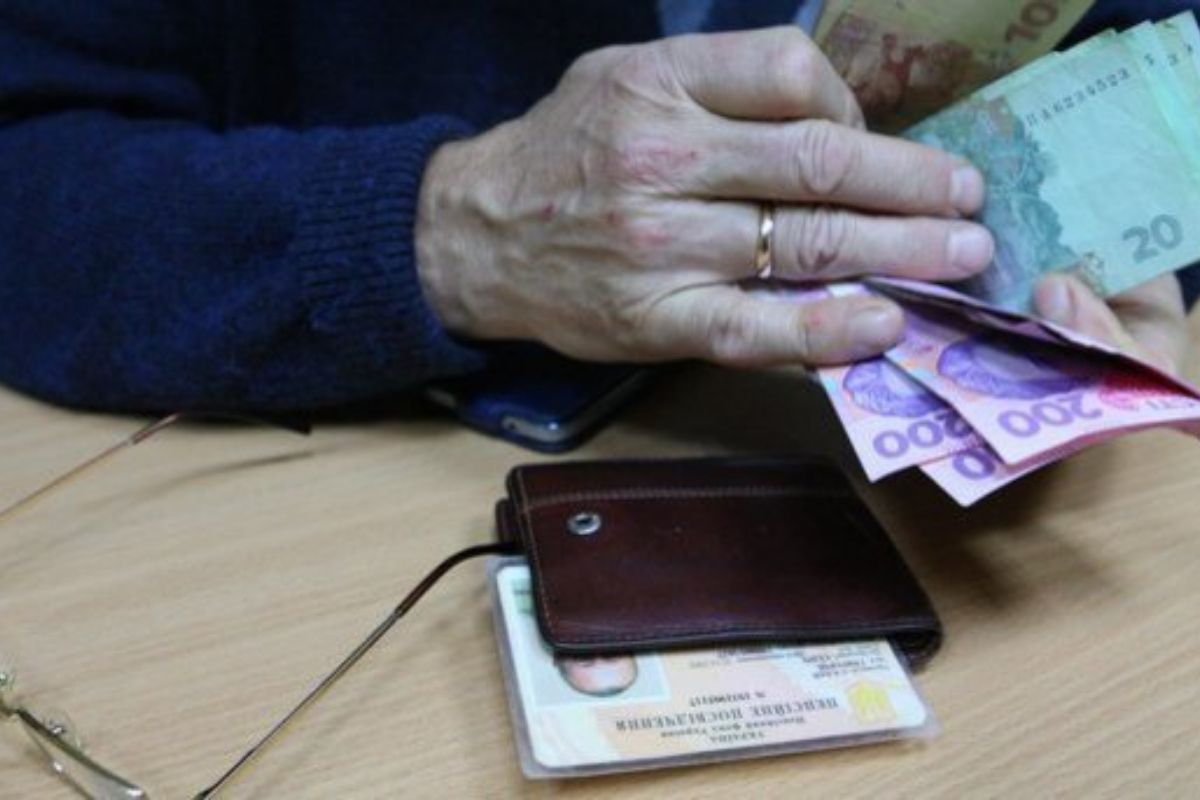 Кому в жовтні підвищать пенсію