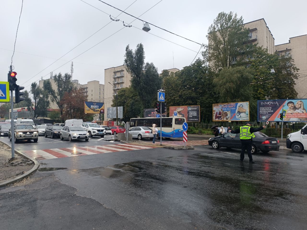 Біля ринку на Торговиці збили чоловіка: що відомо
