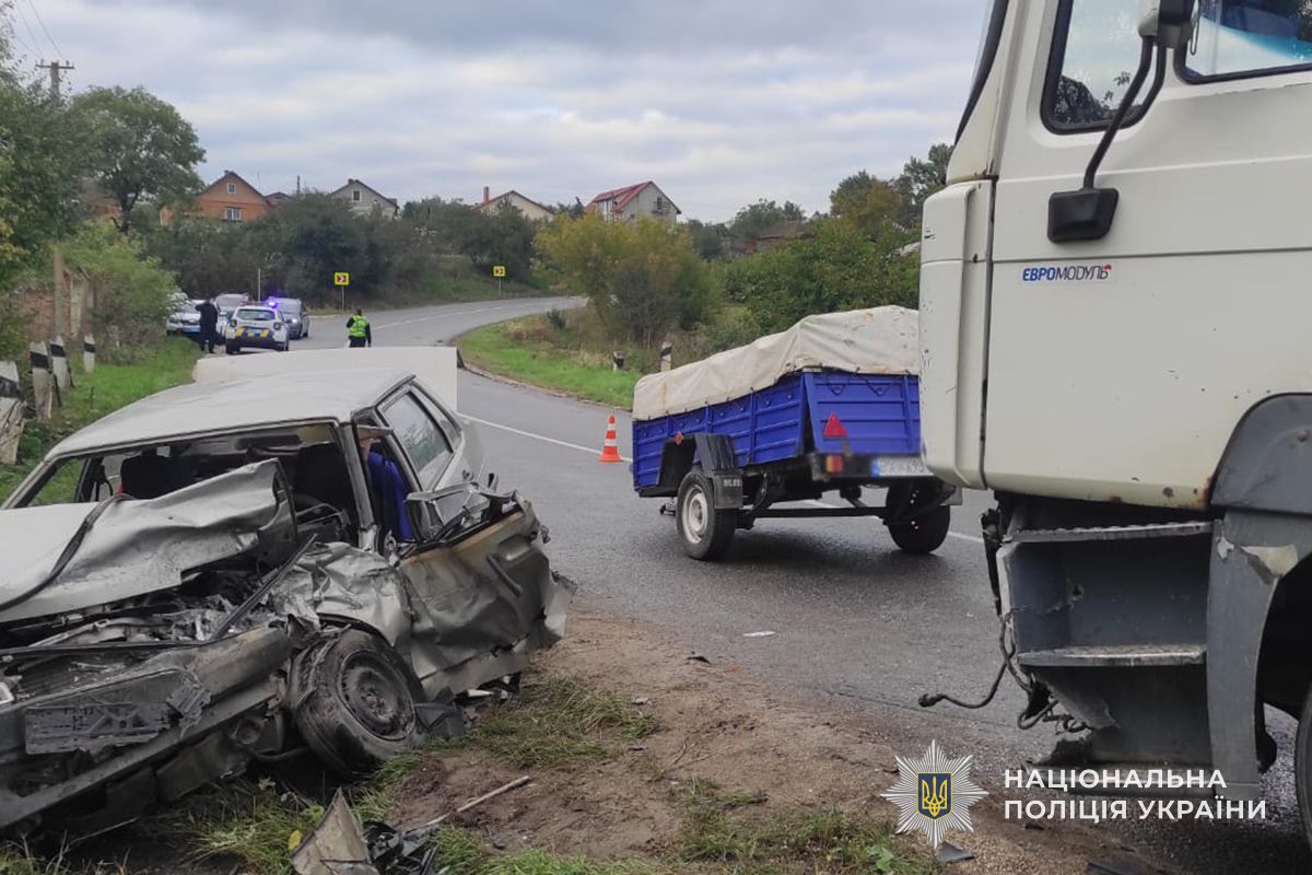 У Зарубинцях зіткнулися легківка і вантажівка — є постраждалі