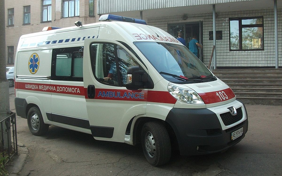 На пішохідному переході на Бандери збили 17-річну дівчину