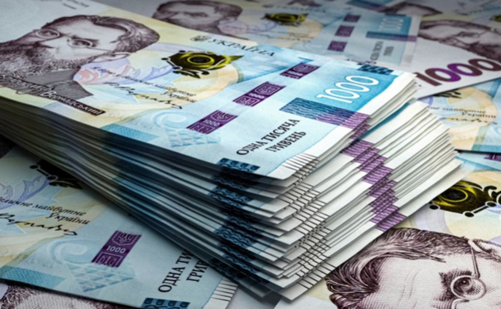 Керівника відділення банку підозрюють у привласненні 72 тисячі гривень з кредитної карти клієнта
