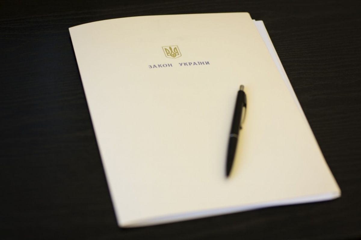 Зеленський підписав закон про щомісячну виплату 50 тисяч грн для військових з полону