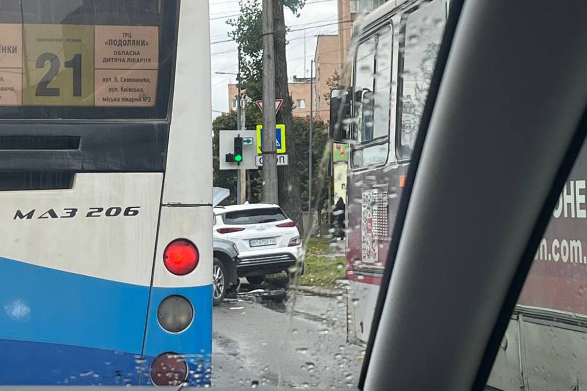 Аварія на вулиці  Тернополі: зіштовхнулися два автомобілі