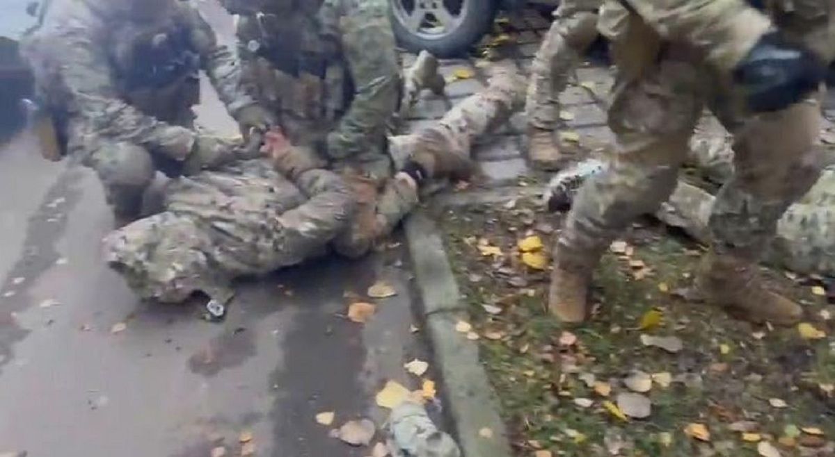 Затримання людей у формі: підозру вручили вже шістьом
