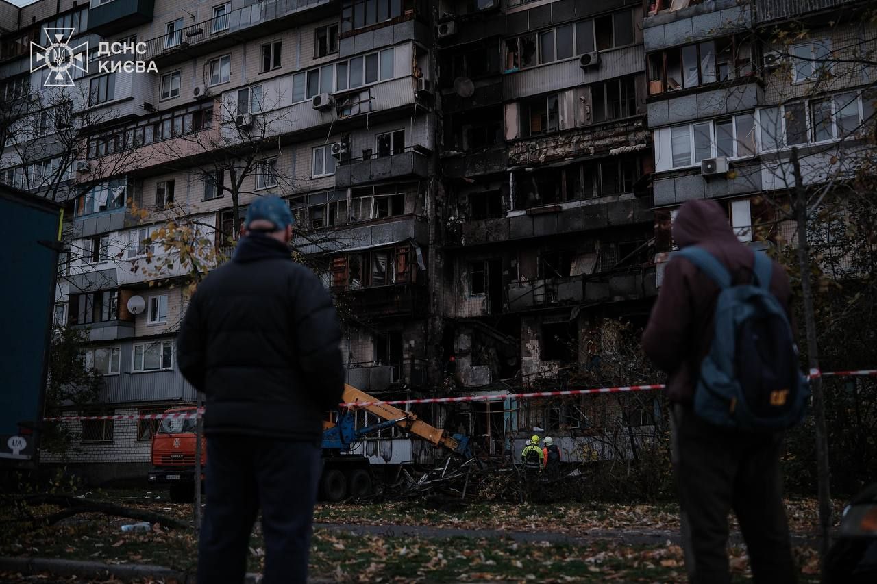 Другу ніч поспіль росія атакує Київ: є загиблі та постраждалі, серед них — діти