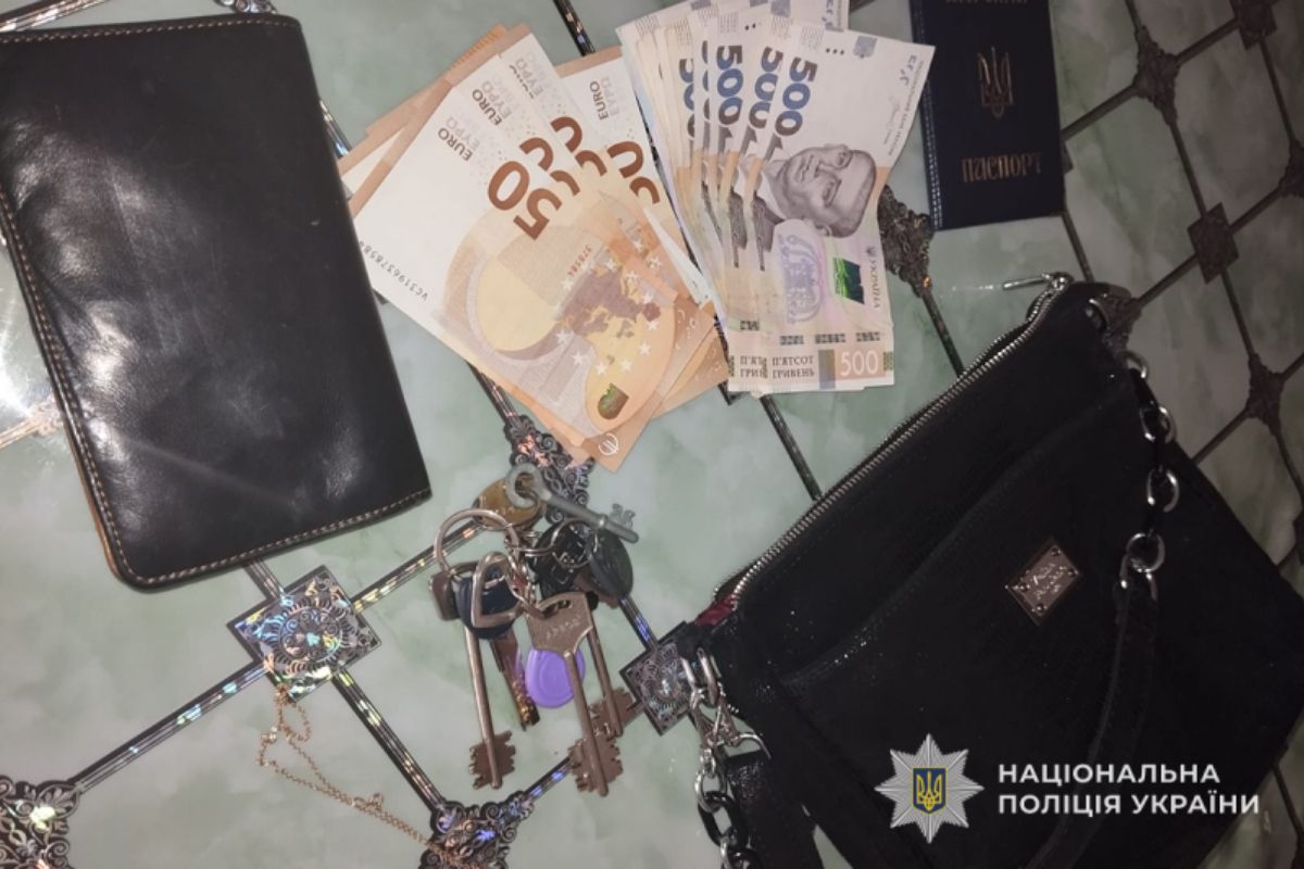 На зупинці в тернополянки вкрали сумку з грошима