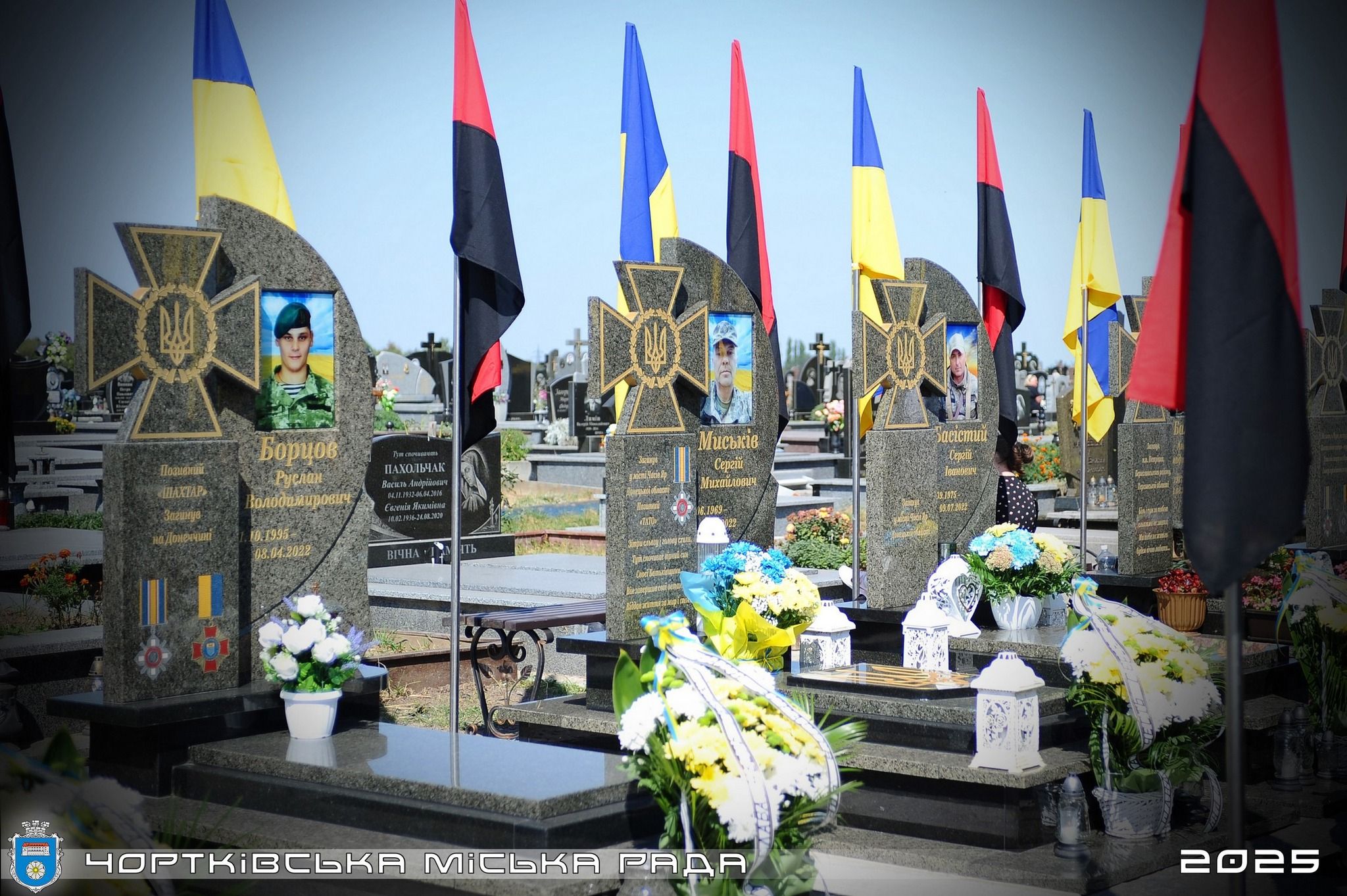 У Чорткові завершили перший етап встановлення пам'ятників єдиного зразка загиблим Героям