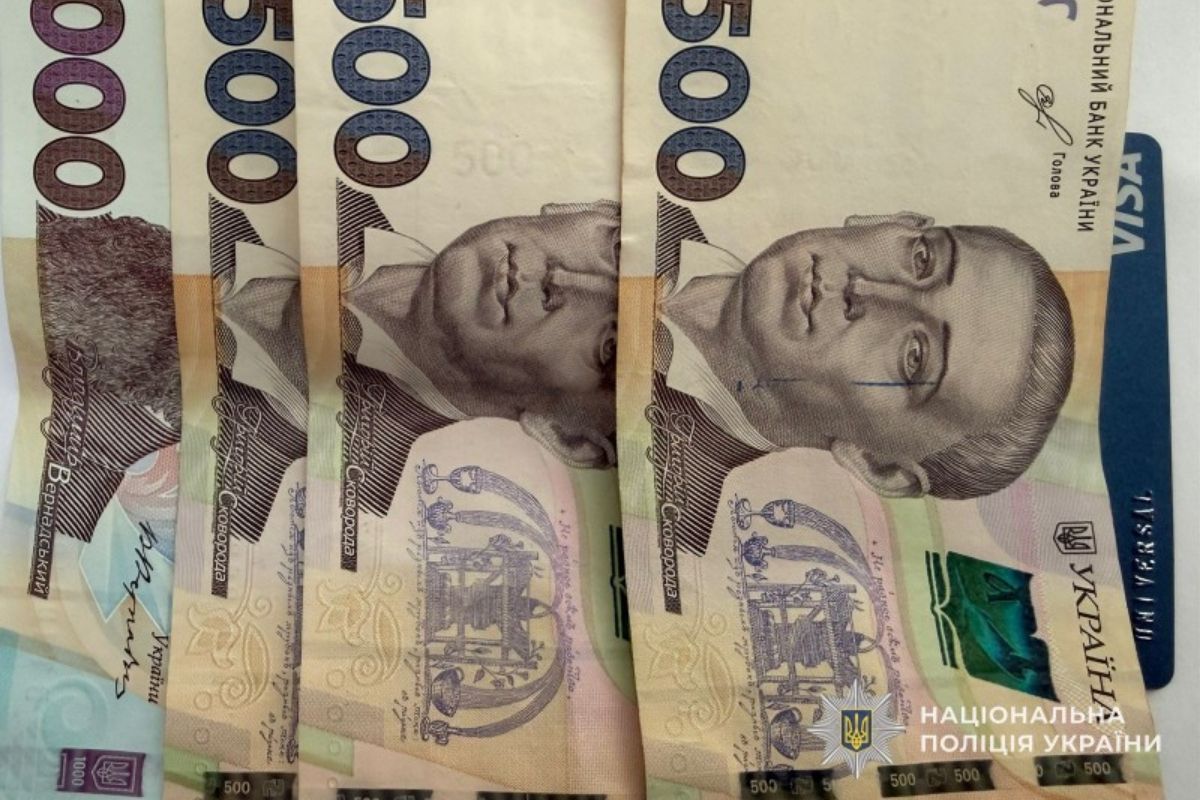 З рахунку кременчанки зникло 70 тисяч: що не потрібно робити, аби не натрапити на шахраїв