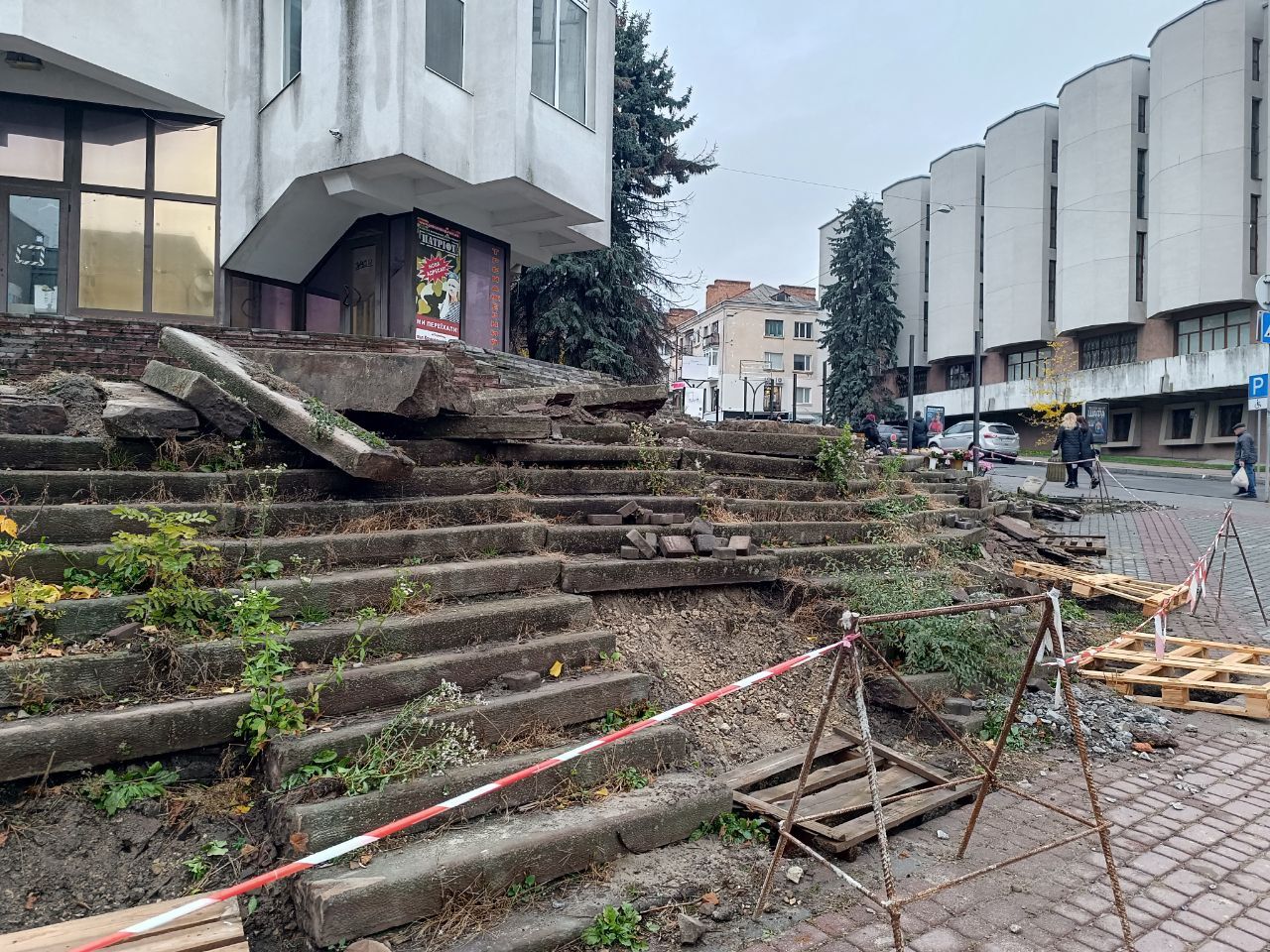 Закинутий торговий центр у центрі Тернополя можуть відновити