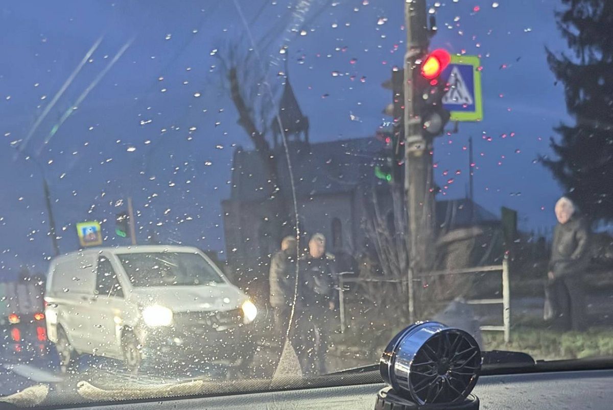 На Микулинецькій Mercedes збив жінку (ОНОВЛЮЄТЬСЯ)