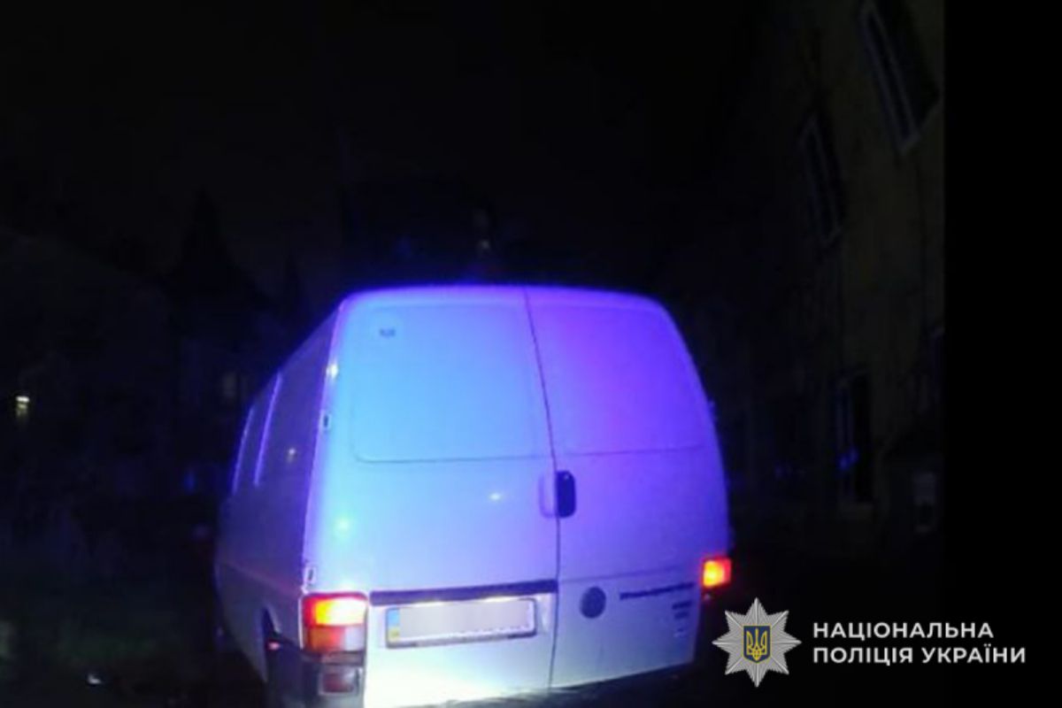 У Тернополі водій, що тікав від патрульних, покликав на «допомогу» 20 знайомих: йому загрожує кримінал