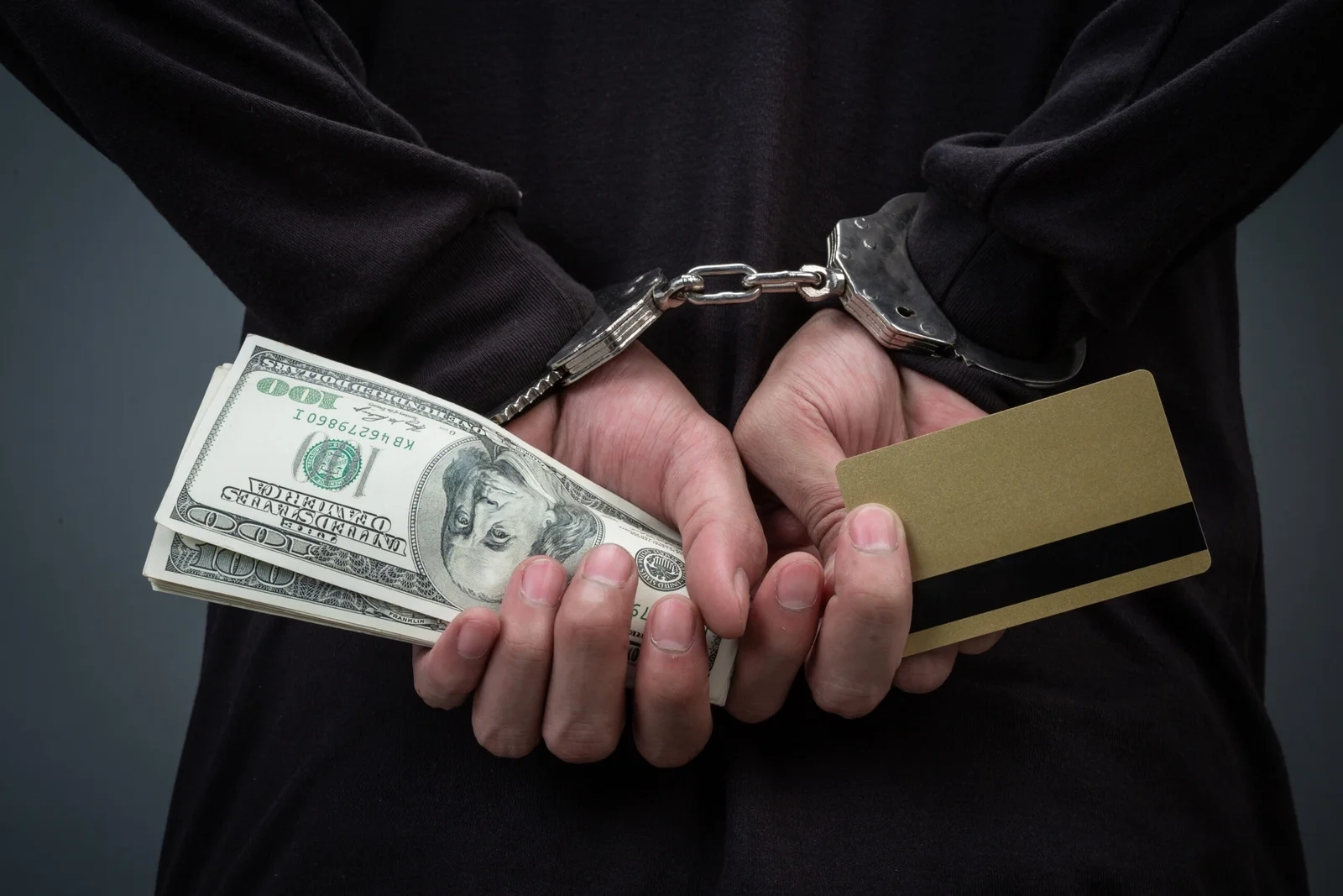 Псевдопрацівник банку ошукав жительку Тернопільщини на понад 350 000 гривень