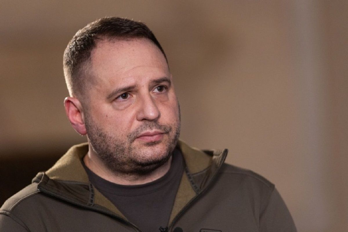 «Я — чесна й порядна людина»: Єрмак після звільнення та обшуків заявив, що йде на фронт