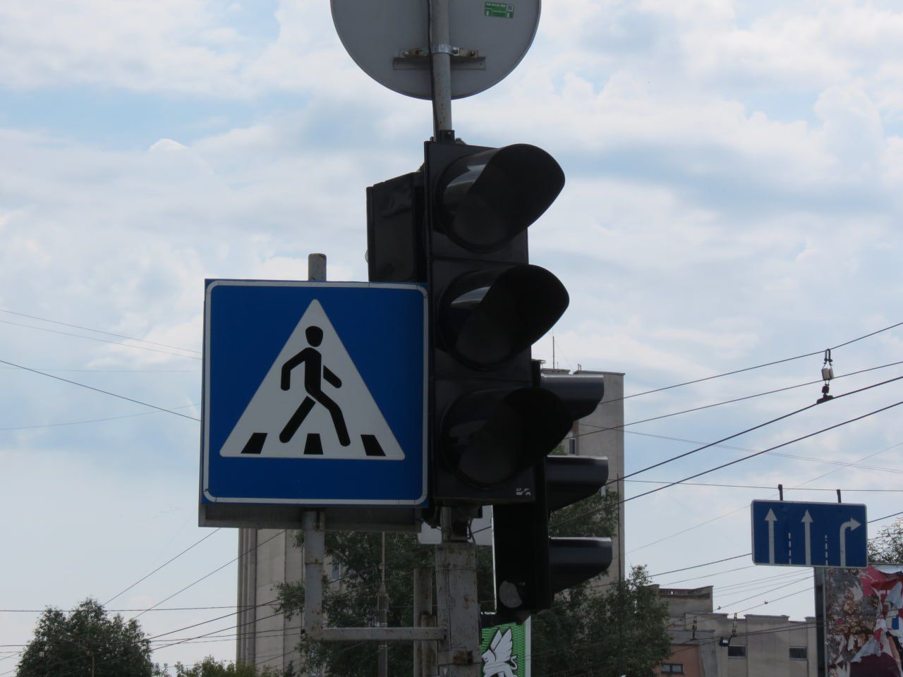 Світлофор на Протасевича-Лесі Українки не витримує тривалих відключень світла — водії б’ють на сполох