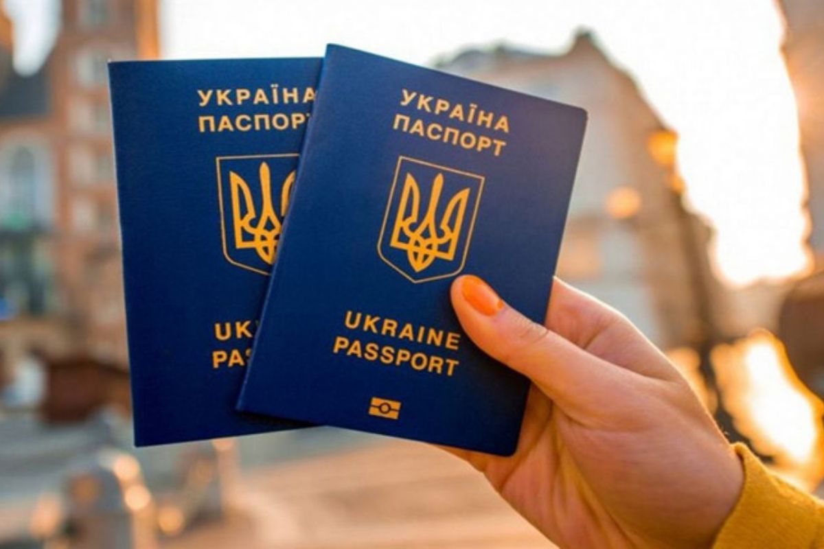 Чи впустять в Україну з простроченим паспортом