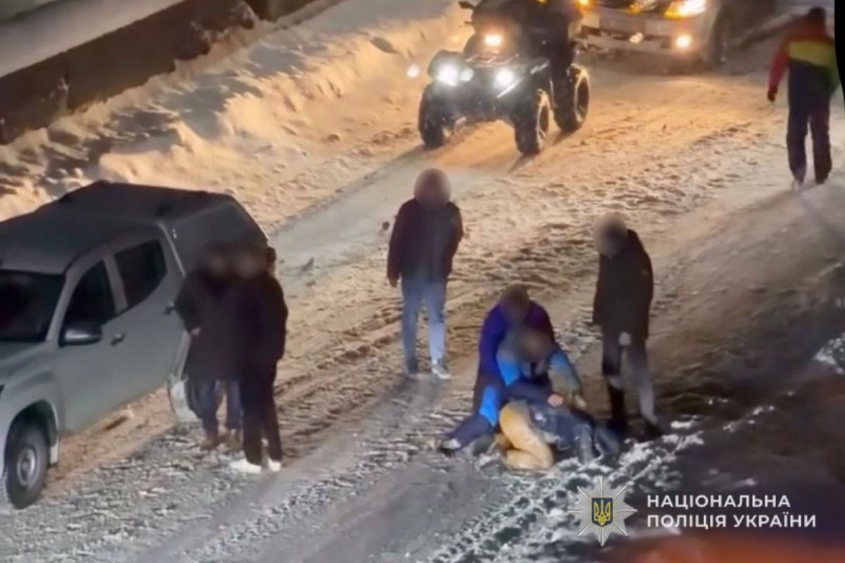 Після аварії між квадроциклом і авто у Кременці сталась бійка: водій-військовий опинився в лікарні