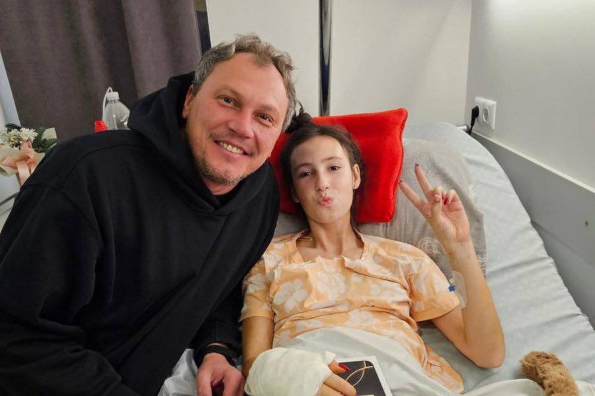 Пережила десять операцій: як почувається 16-річна Єва, яка постраждала від ракетного удару в Тернополі