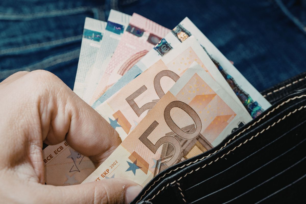 Євро у банках вже вартує понад 51 гривню