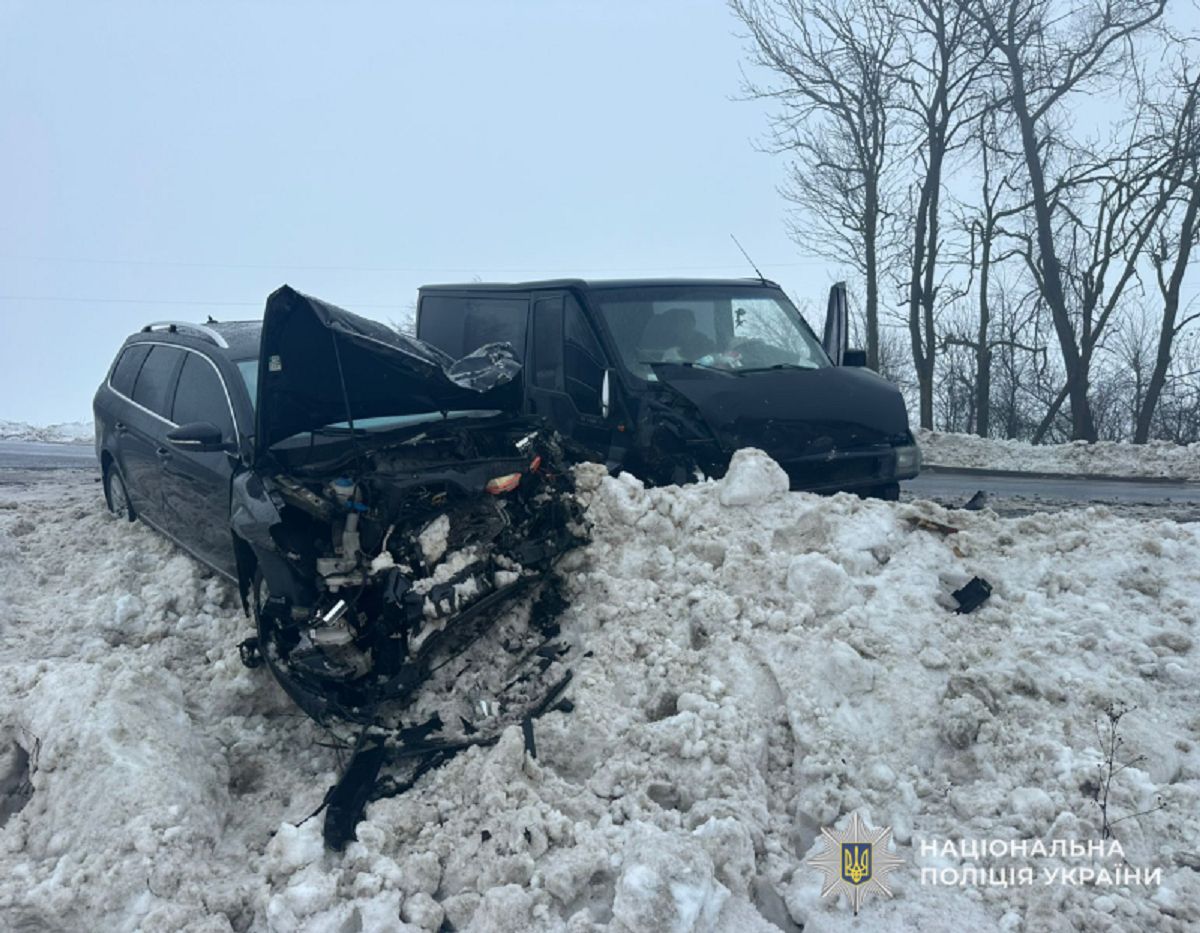 У Чортківському районі зіткнулися бус і легківка: є постраждалі