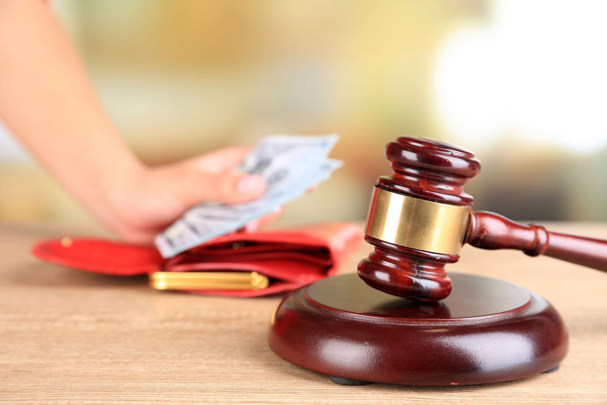 На Чортківщині чоловік пропонував поліцейським 30 000 гривень, щоб не відповідати за домашнє насильство