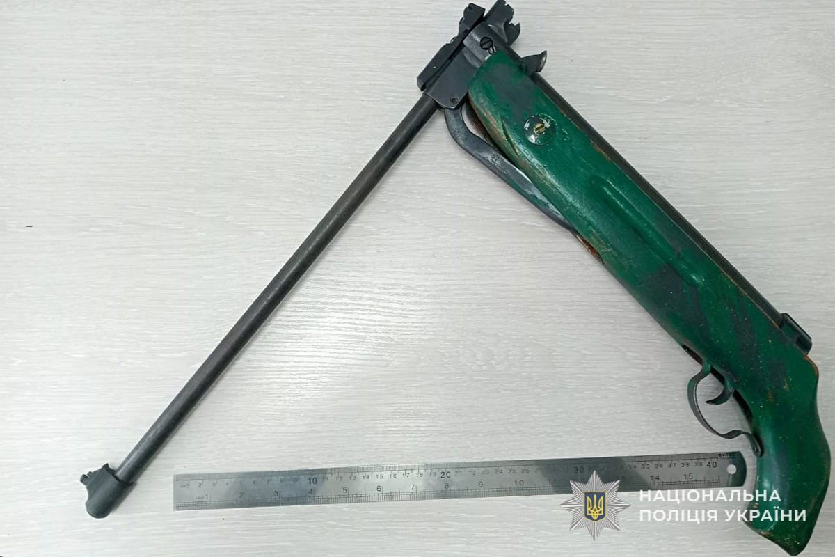 Перероблену зброю знайшли в чоловіків у Тернополі та Почаєві
