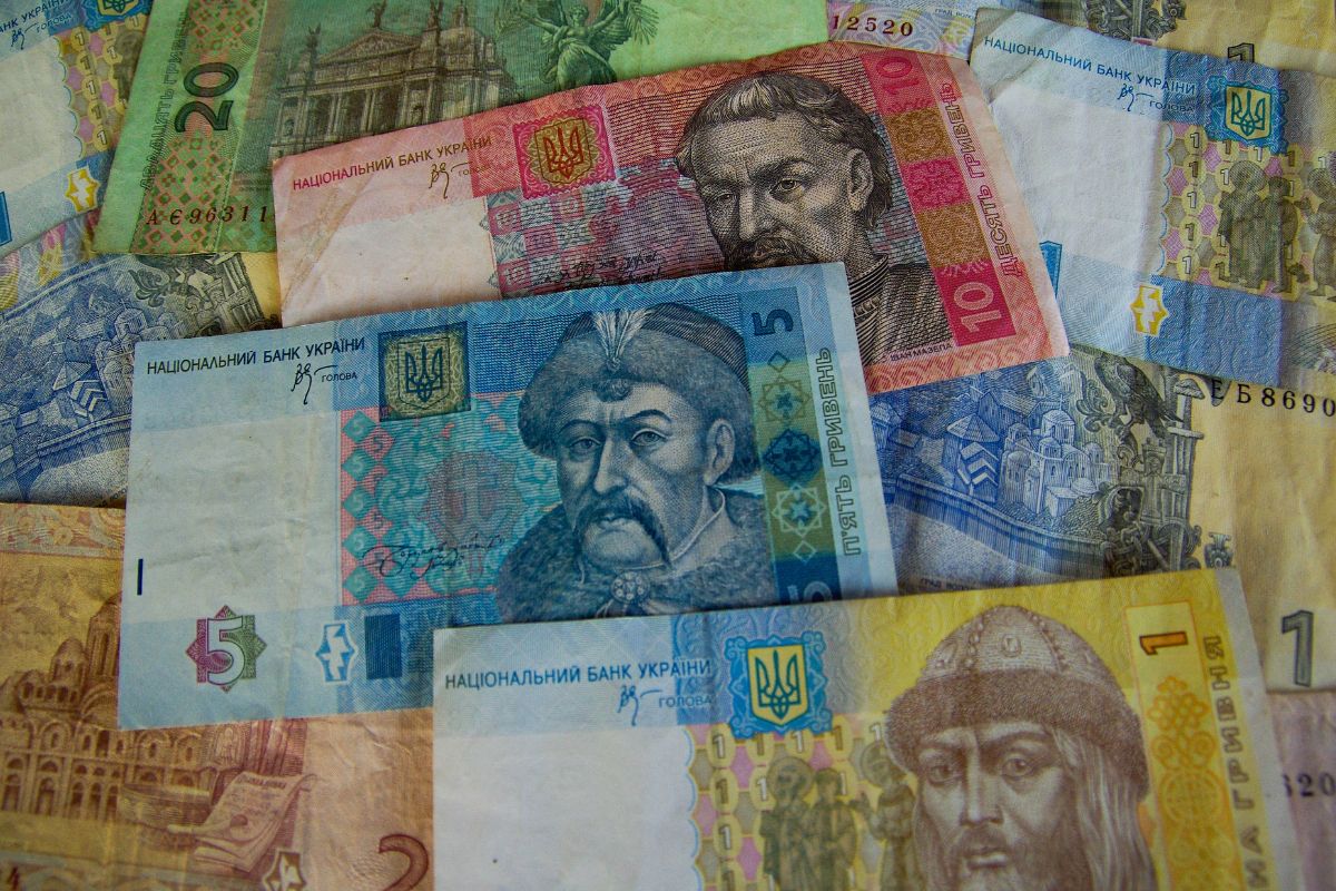 З 2 березня ці купюри більше не приймуть: де можна обміняти гривні, які вилучають з обігу