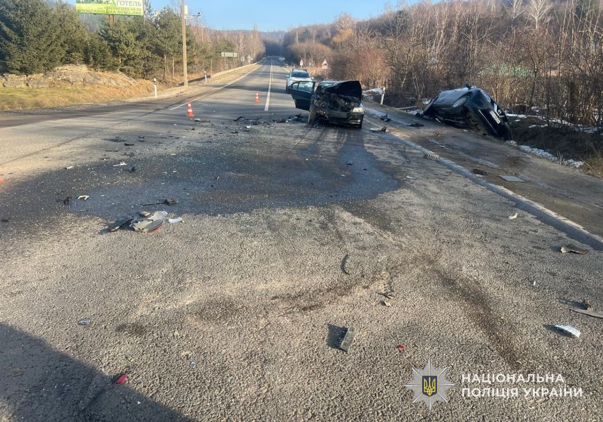 На Кременеччині зіткнулися три автівки