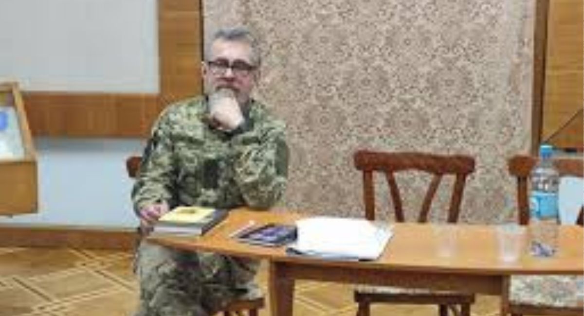 «Смерть тут завжди на плечі сидить, як пташка»: поет, науковець, який друкувався в Тернополі, про метафори на «нулі»