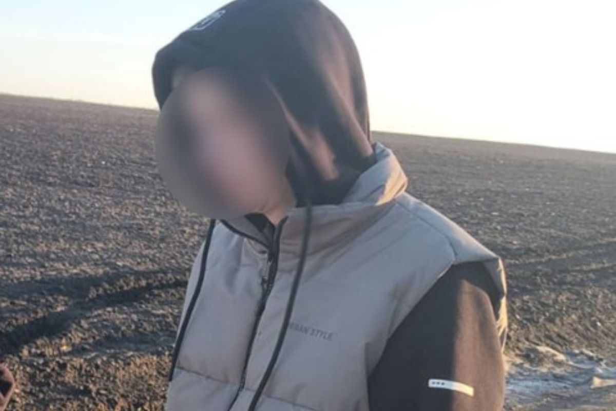 На Кременеччині п'яний водій в'їхав у паркан кладовища і пошкодив могили