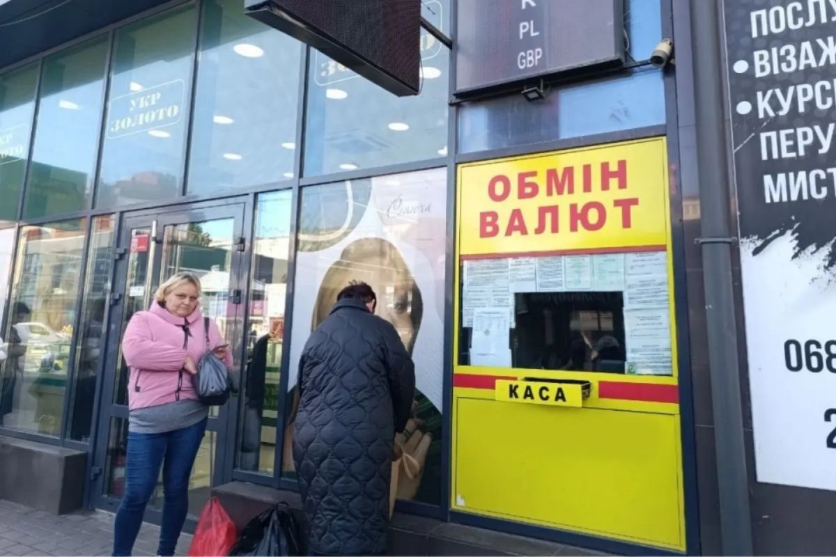 Долар знову  максимум: офіційний курс валют на 13 березня
