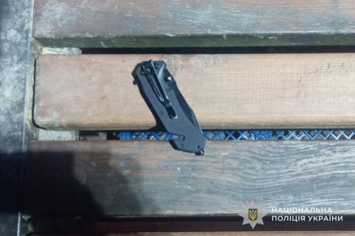 Заступився за дівчину: в центрі Тернополя 19-річному хлопцю погрожували ножем