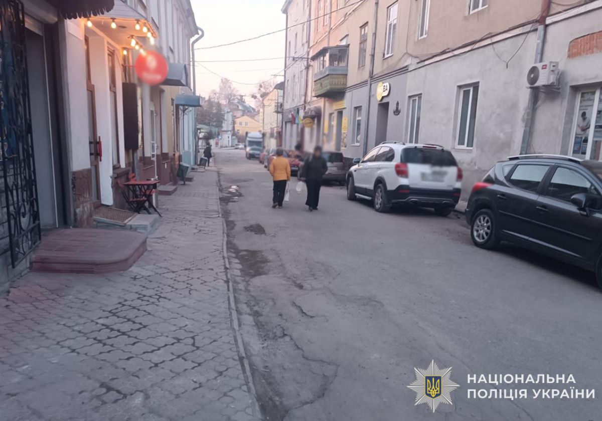 У Бережанах 13-річний підліток на електросамокаті збив літню жінку