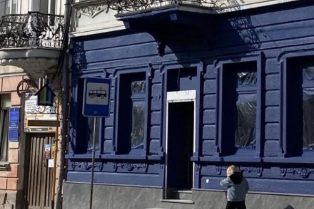 Новий фасад на Руській: муніципали склали протокол