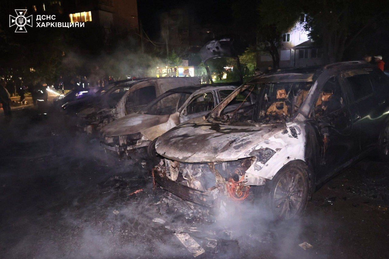 Вночі росіяни завдали ударів по Дніпру та Харову: у містах — пожежі, є постраждалі
