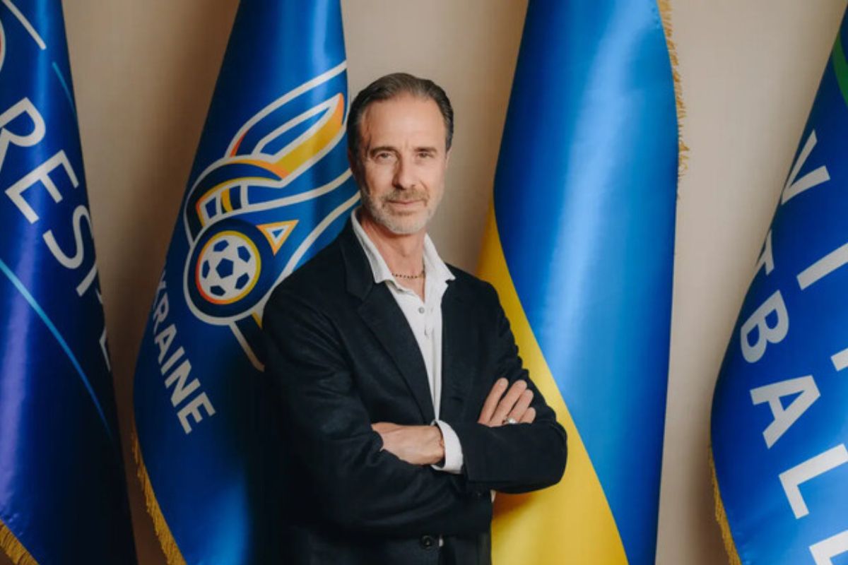 Збірну України з футболу вперше очолив іноземний тренер