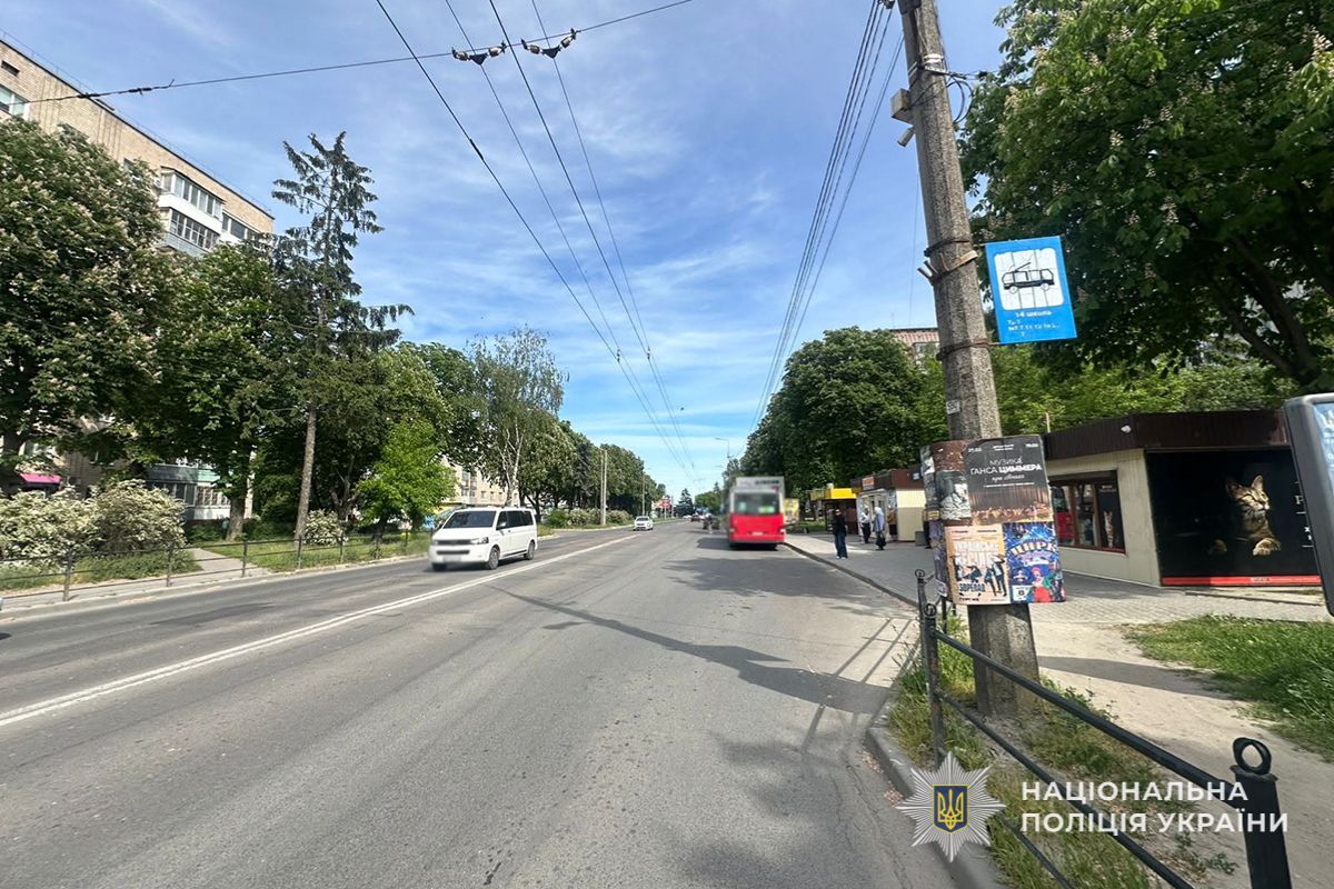У Тернополі жінка травмувала ногу в міській маршрутці