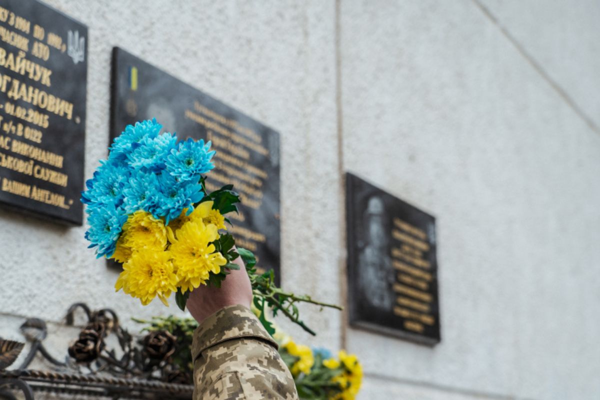 На майдані Перемоги встановлять меморіальну таблицю загиблому захиснику Валерію Дорохову