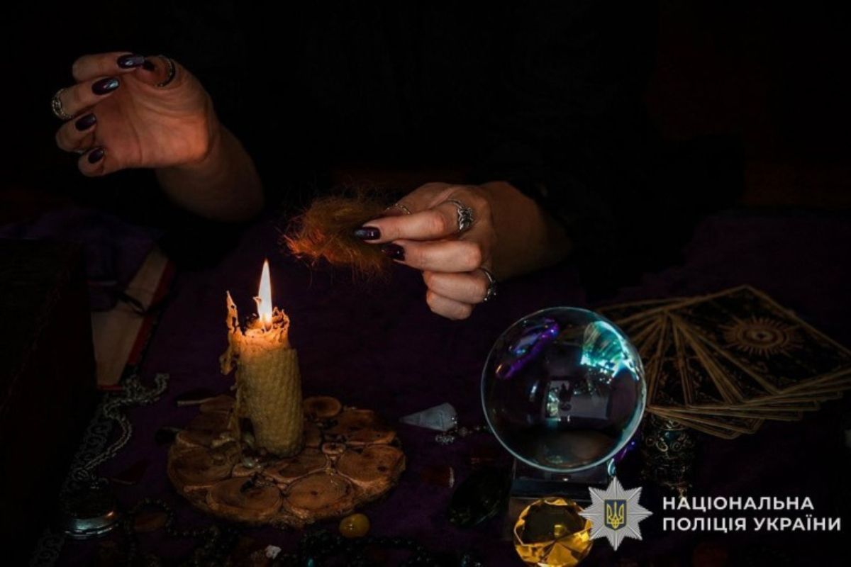 Тернополянка стала жертвою шахраїв, заплативши за «магічні обряди» майже 3 тисячі доларів