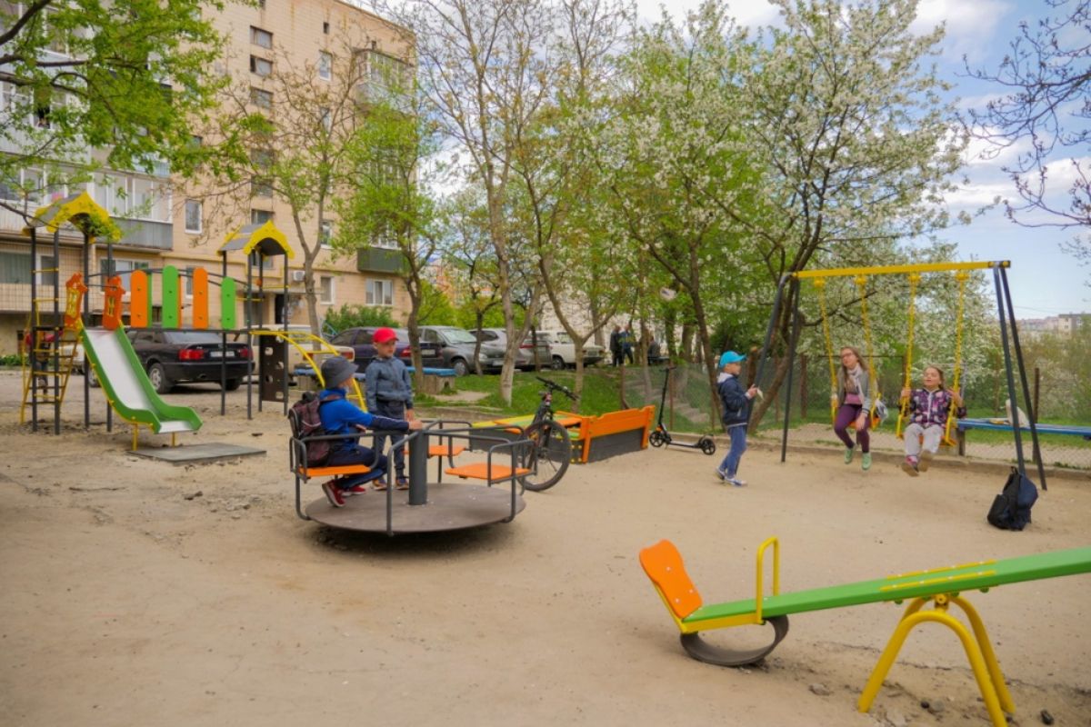 У Тернополі облаштують нові дитячі майданчики та оновлять спортивні зони