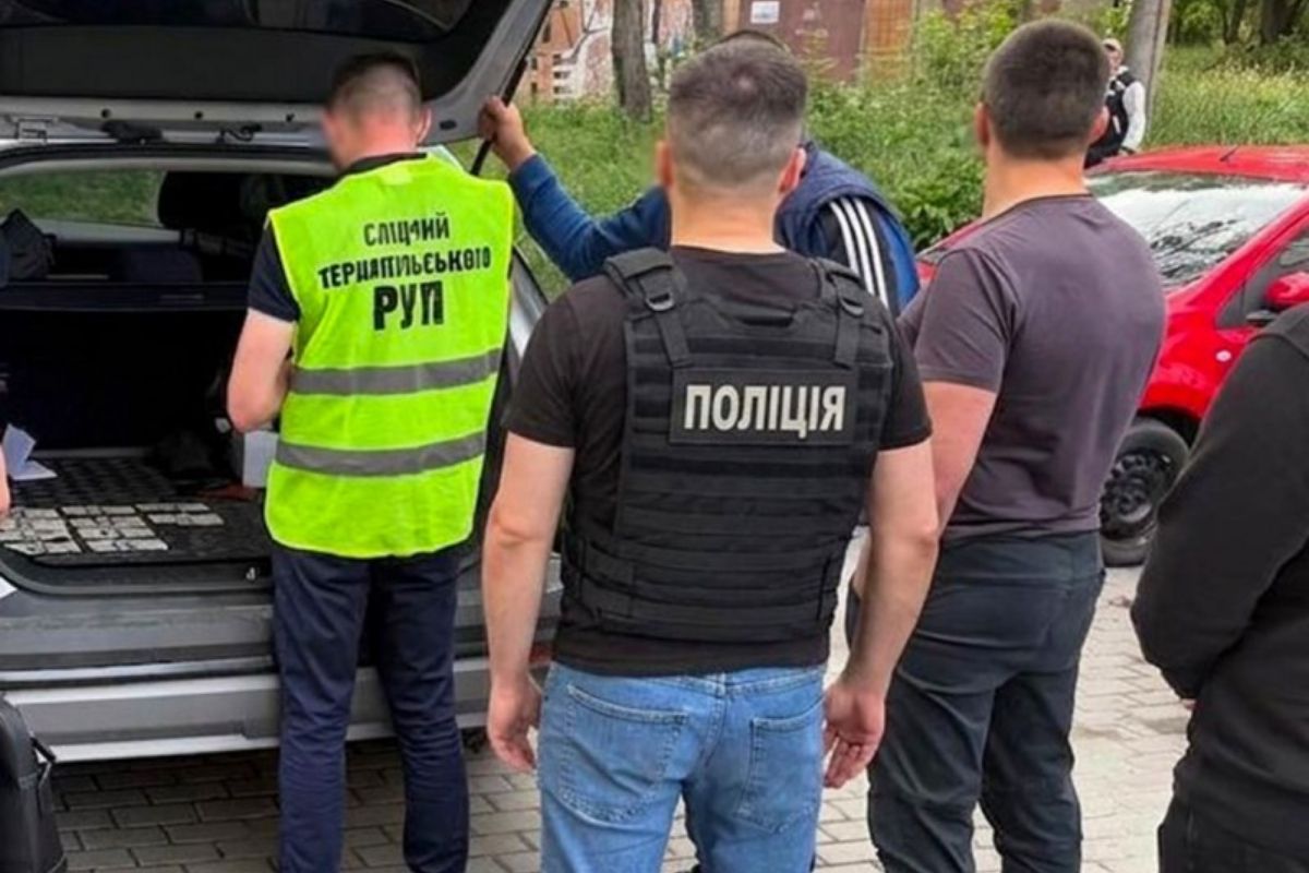 Нелегальний пішохідний маршрут до Молдови коштував $10 тисяч: ймовірного організатора затримали в Тернополі