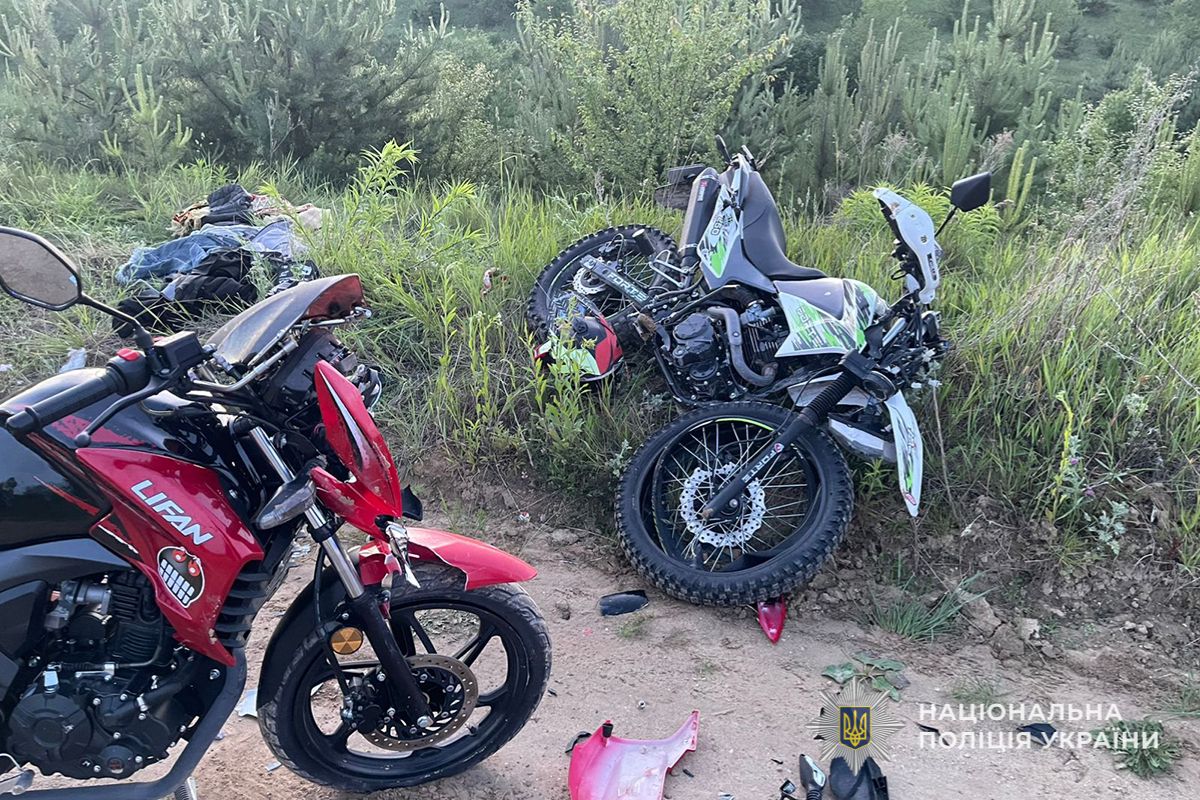 Двоє мотоциклістів опинилися в лікарні після аварії на Кременеччині