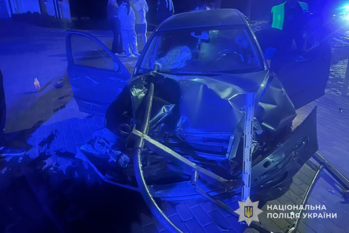 П'яний водій на Миру влетів в огорожу — є травмовані