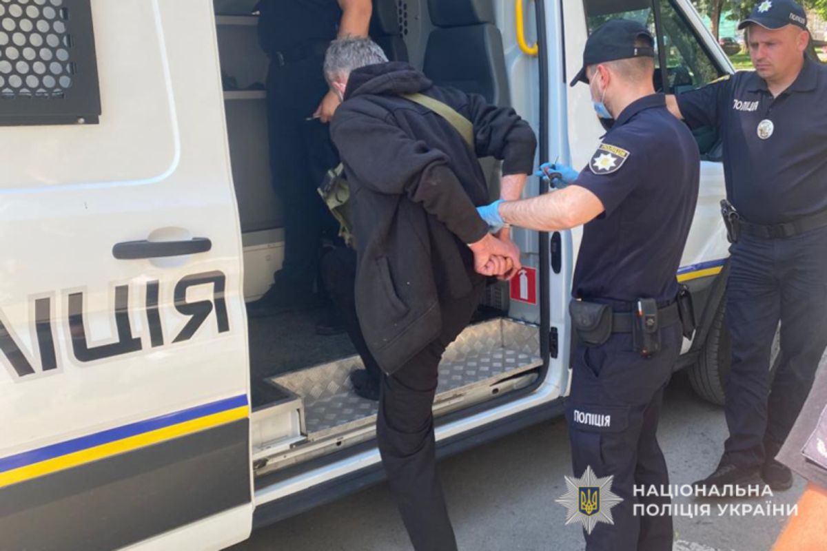 Житель Чорткова дістав смертельне ножове поранення під час застілля зі знайомим