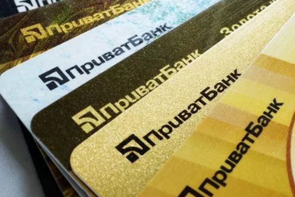 У ПриватБанку понад 6 годин не працюватимуть ні карти, ні банкомати