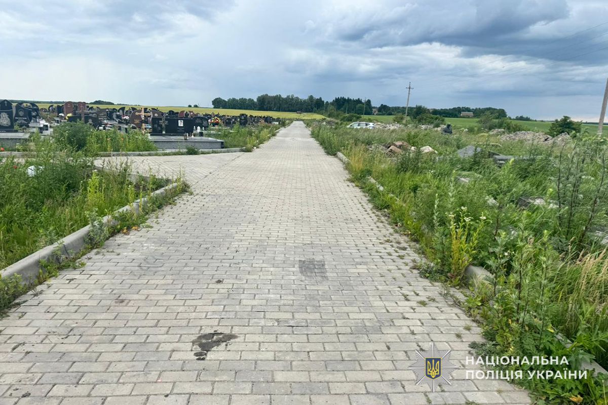 У Довжанці загинув чоловік після падіння з ковша трактора