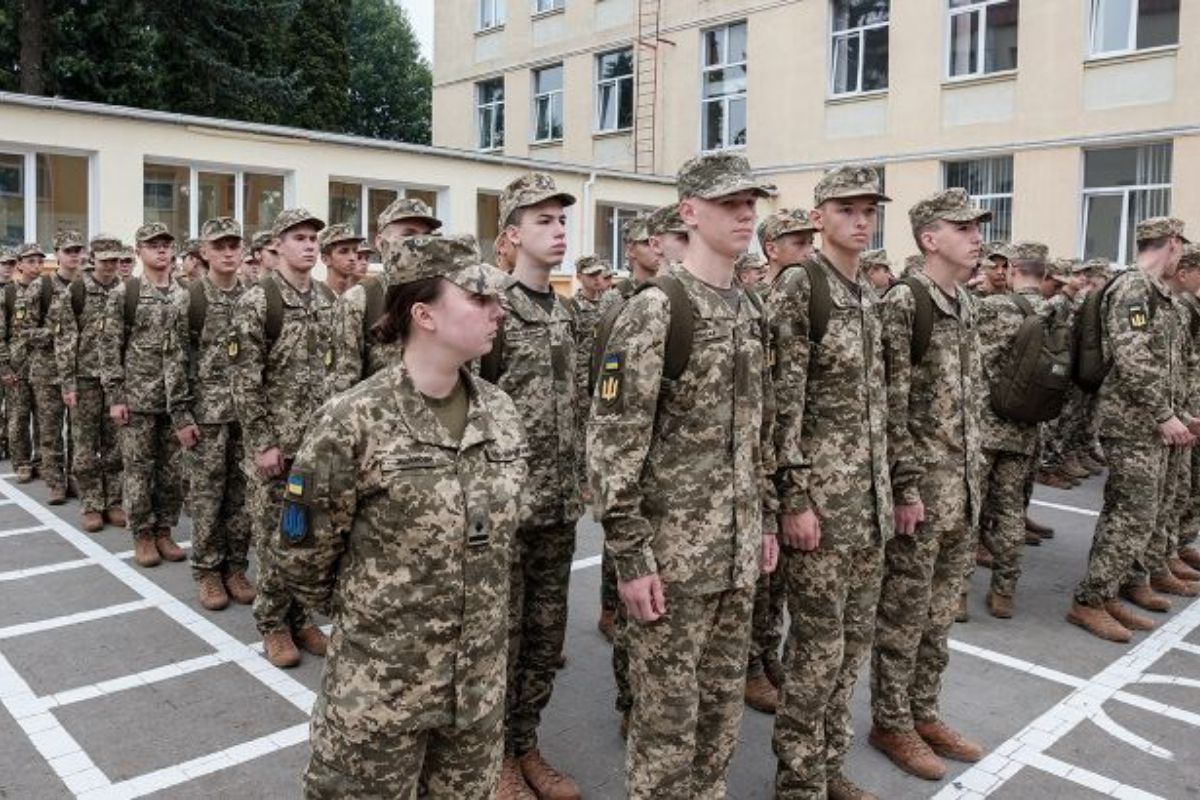 Військовий облік юнаків 2009 року народження: у ТЦК пояснили, чи дозволять виїзд за кордон