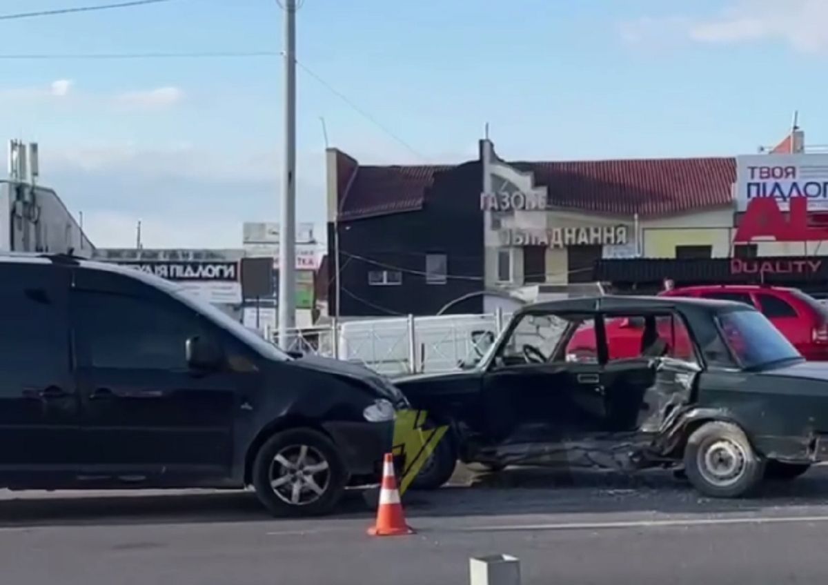 В аварії на Лучаковського постраждала жінка