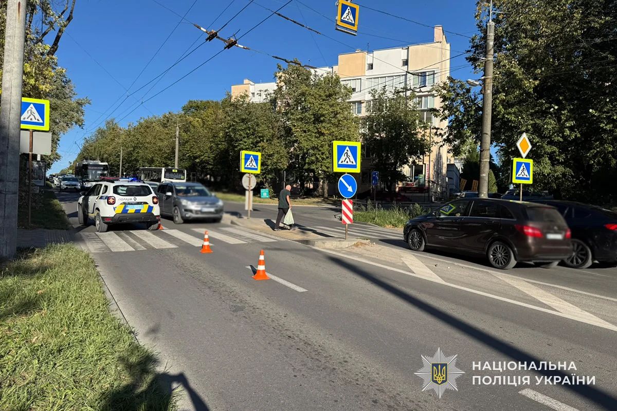 На Тарнавського водій Hyundai наїхав на 7-річного хлопчика та бабусю, які переходили дорогу
