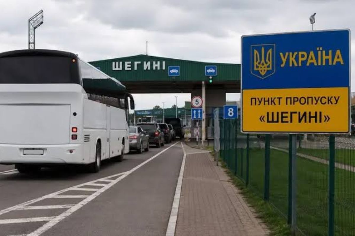 Пункт пропуску на кордоні з Польщею на рік закриють для автобусів з України: як зміниться рух